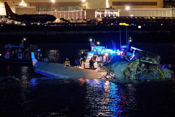 Emergency resoponse team assess wreckage of crashed plane in Potomac River.